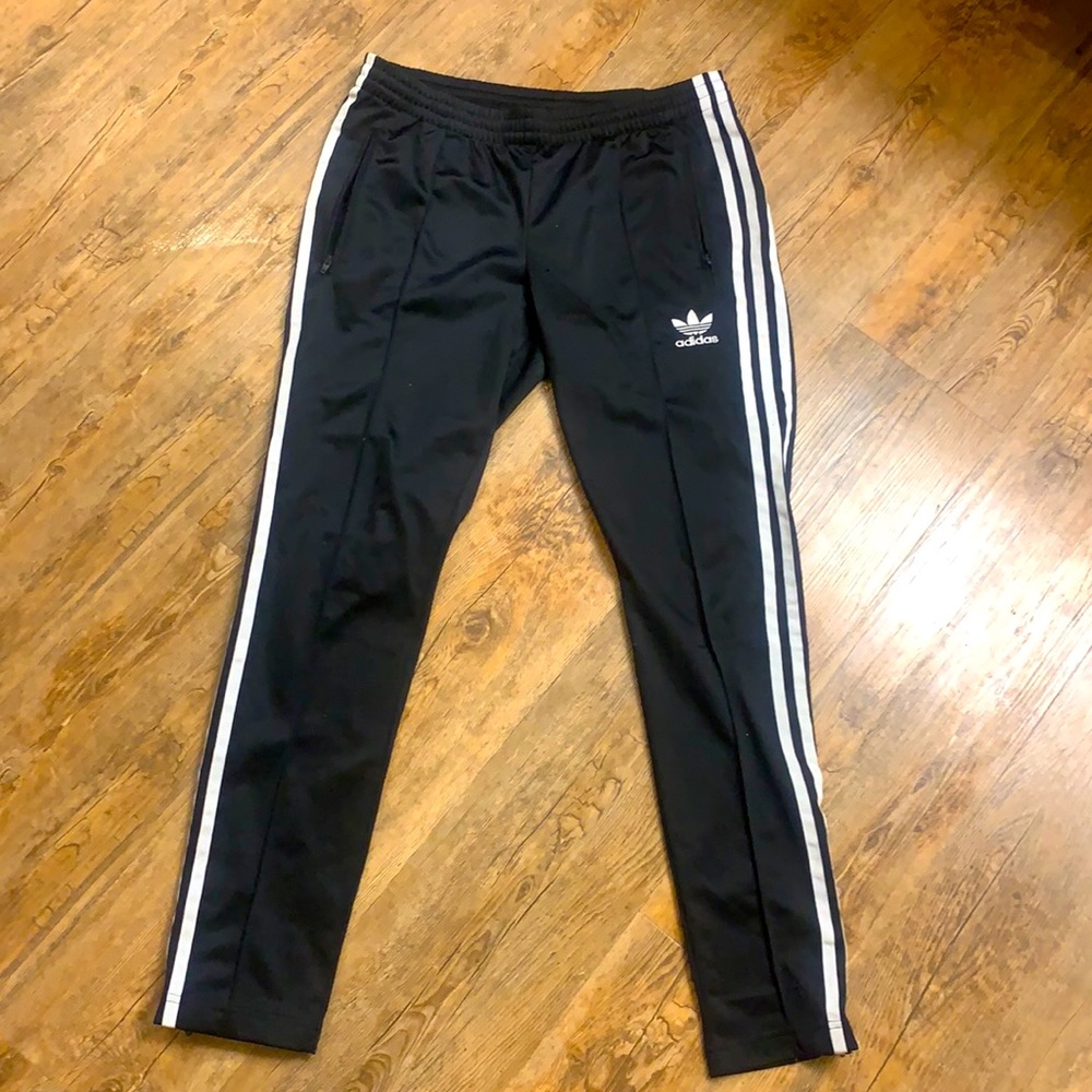 Women’s black Adida sweat pants jogger